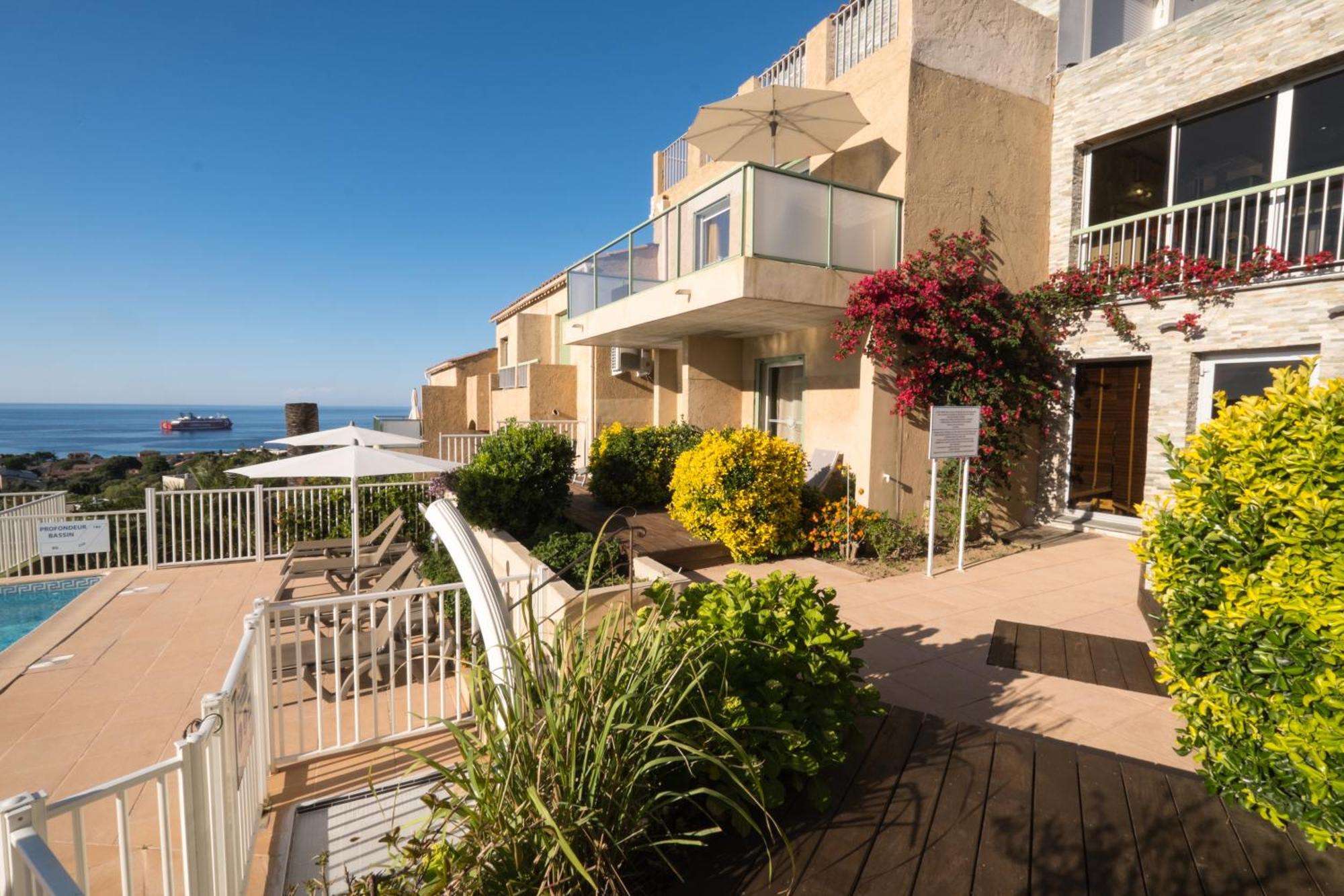 Hotel Funtana Marina Л'Иль-Рус Экстерьер фото