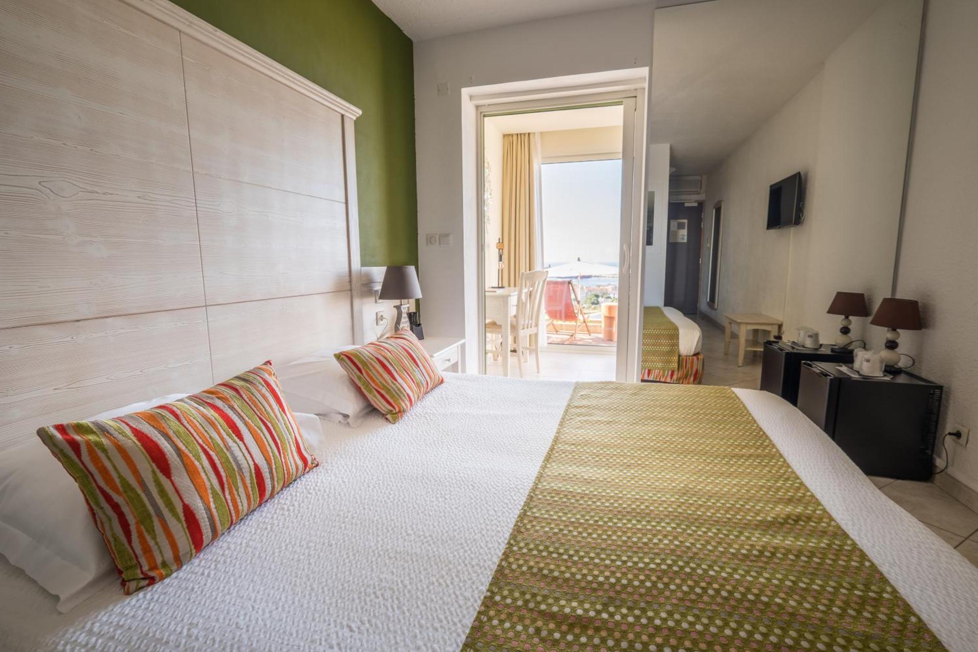 Hotel Funtana Marina Л'Иль-Рус Экстерьер фото