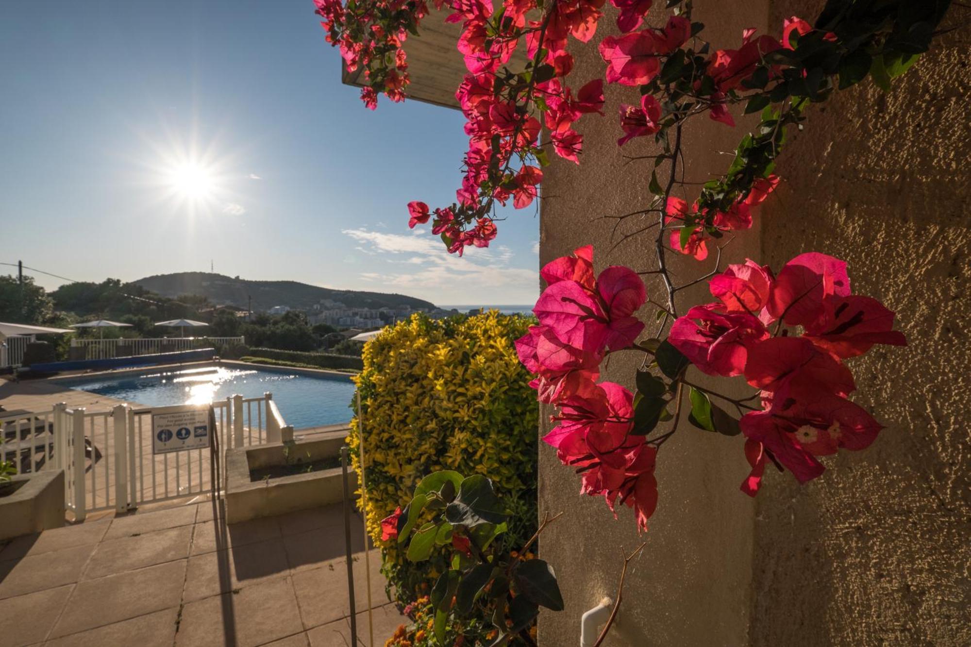 Hotel Funtana Marina Л'Иль-Рус Экстерьер фото