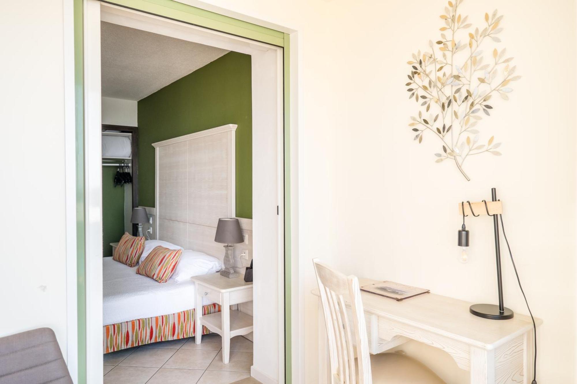 Hotel Funtana Marina Л'Иль-Рус Экстерьер фото