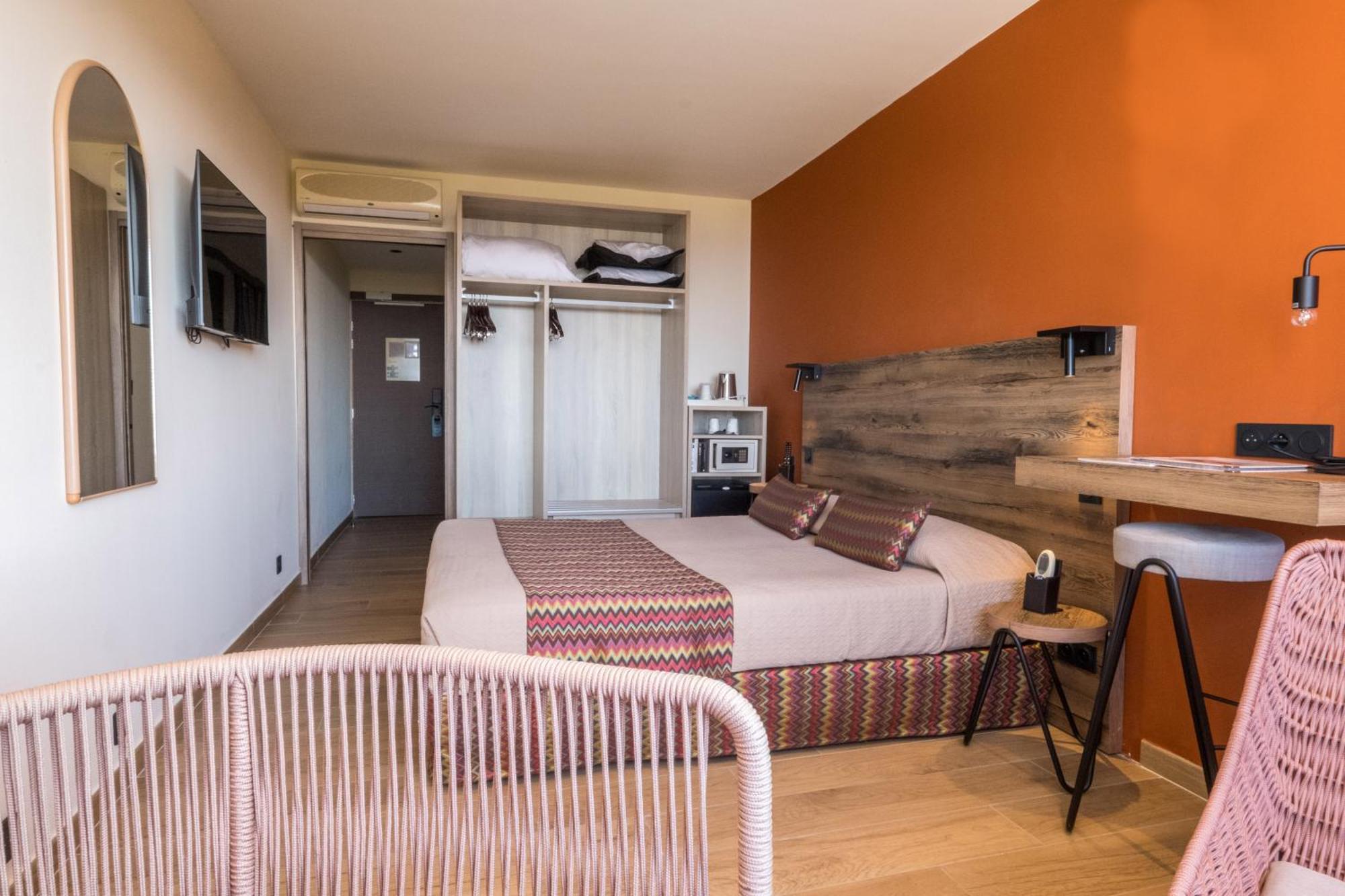 Hotel Funtana Marina Л'Иль-Рус Экстерьер фото