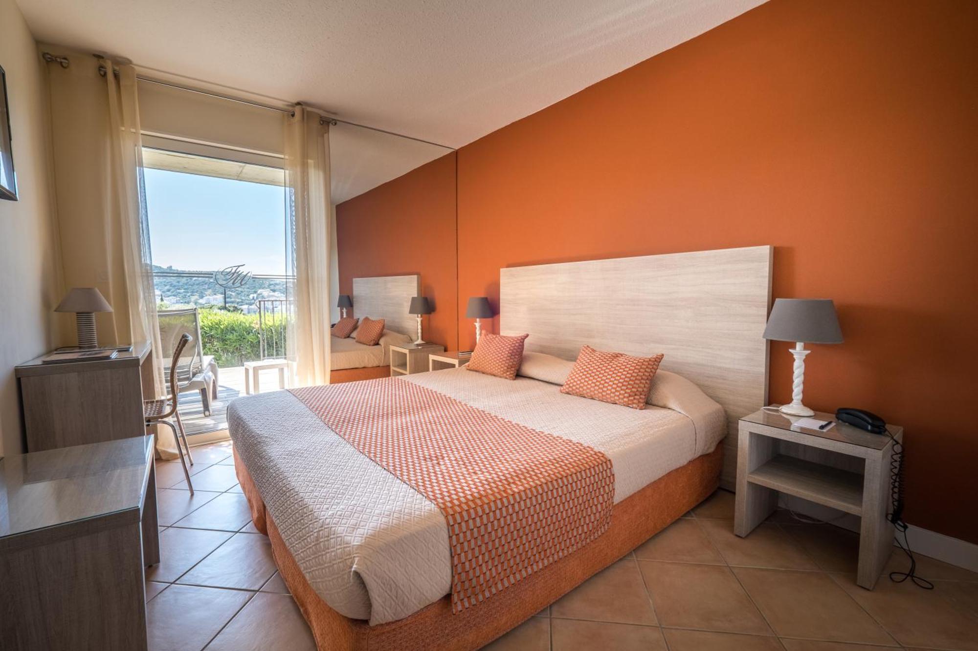 Hotel Funtana Marina Л'Иль-Рус Экстерьер фото
