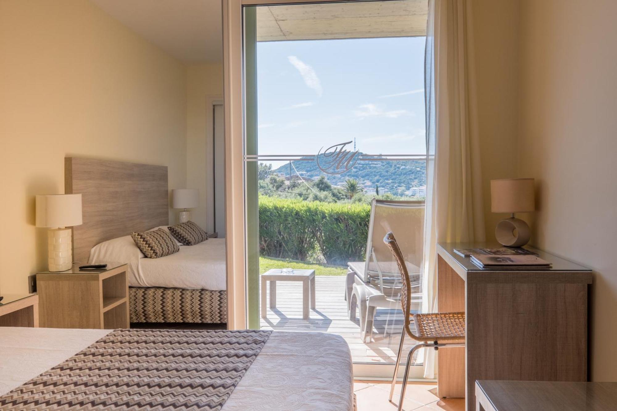 Hotel Funtana Marina Л'Иль-Рус Экстерьер фото